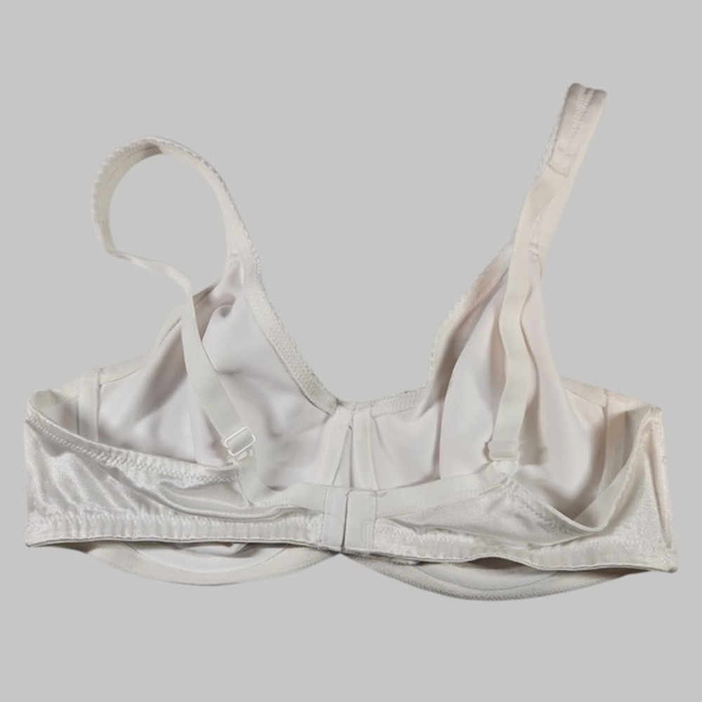 Exquisite Form Fully Full-Front Coverage Back Closure, 40C White - Picture 2 of 5